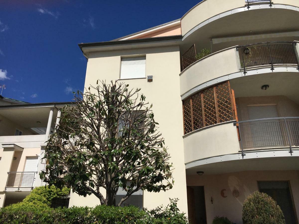 La Casa Di Lory Apartment Falconara Marittima Bagian luar foto