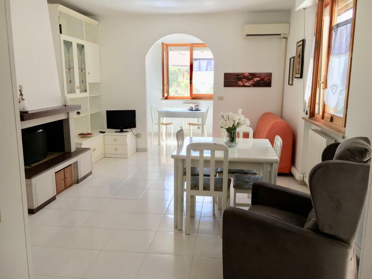 La Casa Di Lory Apartment Falconara Marittima Bagian luar foto